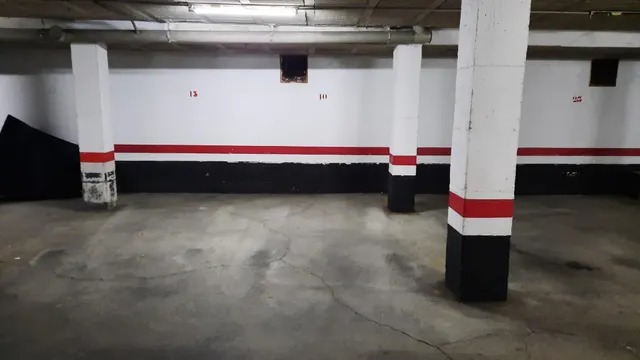 Amplio piso en el centro de la ciudad con 3 dormitorios y plaza de garaje — 16