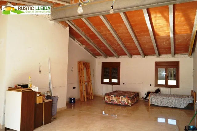 Casa con jardín y ascensor en Les Piles. — 17