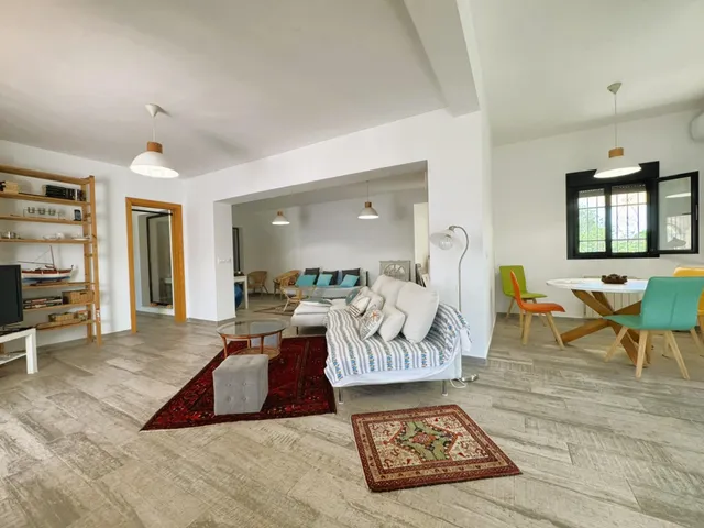 EXQUISITO CHALET A UN PASO DE LA PLAYA Y EL CASCO URBANO — 33