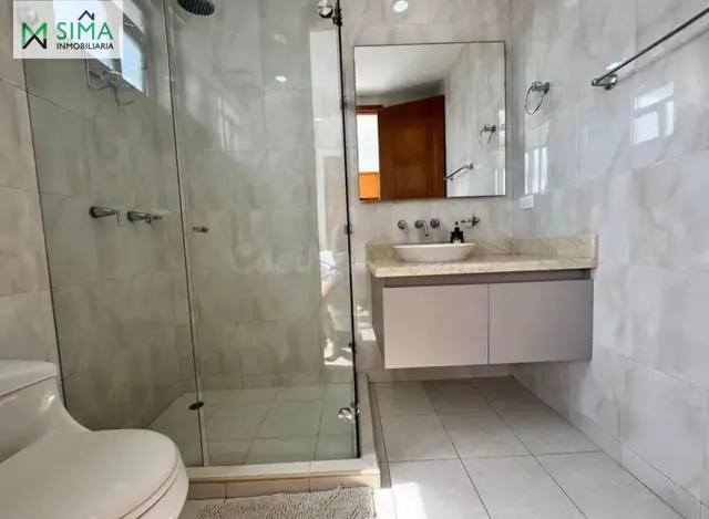 ¡Vive la experiencia costera en este hermoso apartamento en  - foto 5