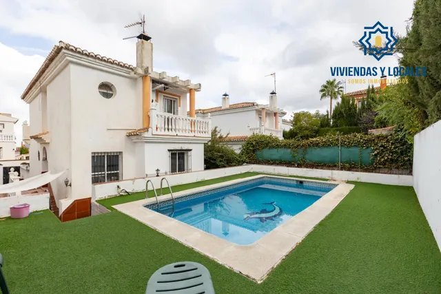 Casa independiente con piscina en La Zubia. — 39