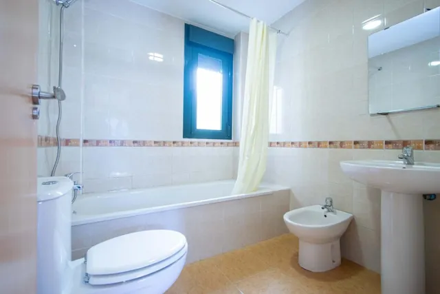 Estupendo piso en Camas con terraza, plaza de garaje y trastero!!!! — 25