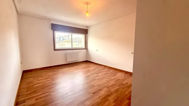 Piso de calidad en venta en el corazón de Maceda con Garaje. 140 m2 útiles. Entrar a vivir. — 34