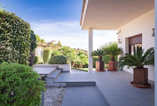 Exclusiva casa de lujo con piscina privada en un entorno tranquilo y selecto — 33