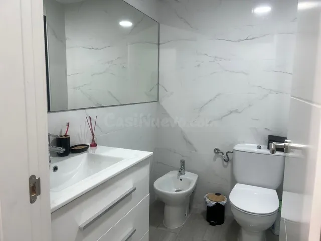 Luminoso piso reformado con terraza y piscina en pleno centro ciudad — 14