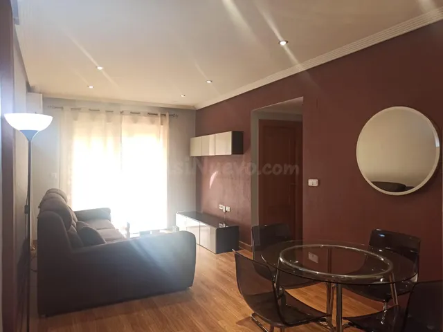 ¡Se alquila en Casillas apartamento semireformado! — 2