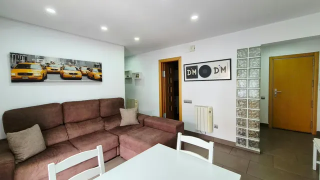 Piso reformado de tres habitaciones - foto 3