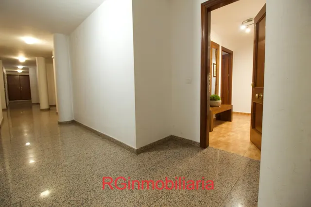 Apartamento 2 habitaciones, patio, trastero y zona aparcamiento. — 20