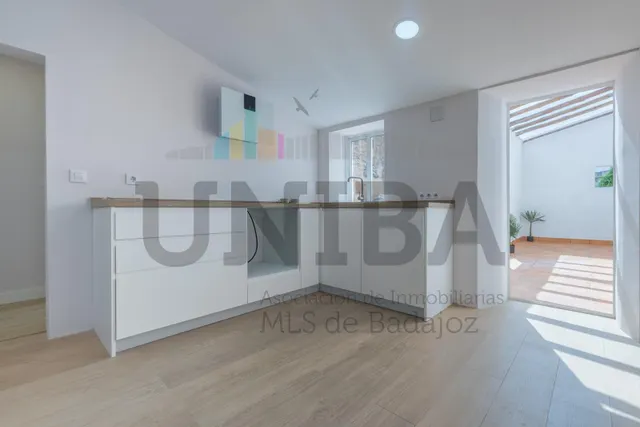 PISO TOTALMENTE REFORMADO EN EL CASCO ANTIGUO, JUNTO A PUERTA PALMAS — 11