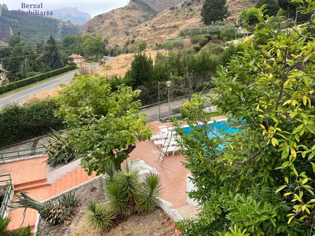 Casa en parcela de casi cuatro mil metros, con piscina, jardin, maravillosas vistas. — 7