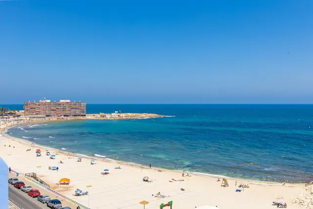 Apartamento de dos dormitorios, en primera línea, con fantásticas vistas al mar — 40