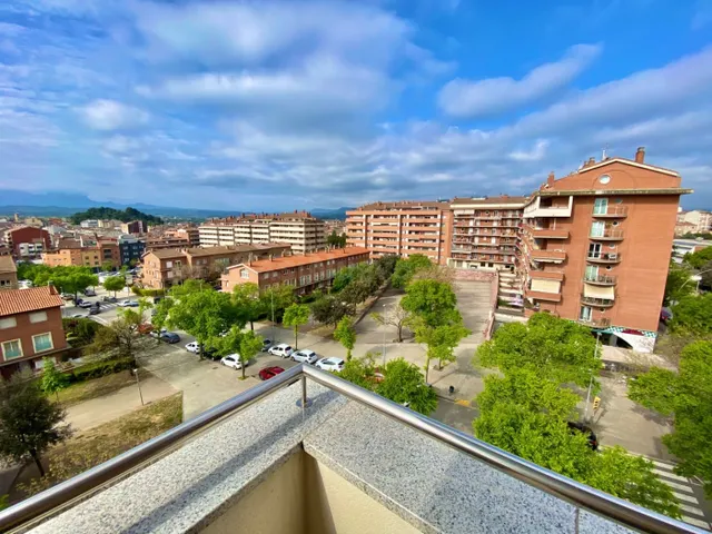 ES LLOGA PIS DE 2 HABITACIONS , PLAÇA DE PK, TRASTER I 2 BAL - foto 2