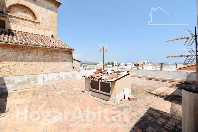 ESPACIOSA CASA CON TERRAZA EN EL HISTÓRICO CASCO ANTIGUO — 34