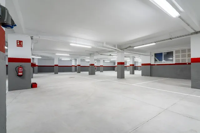 PLAZA DE MOTO EN VENTA EN LA AVENIDA FEDERICO GARCIA LORCA — 10