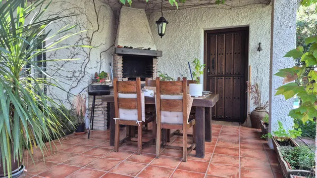 Precioso chalet con espectacular piscina y jardín autóctono — 31