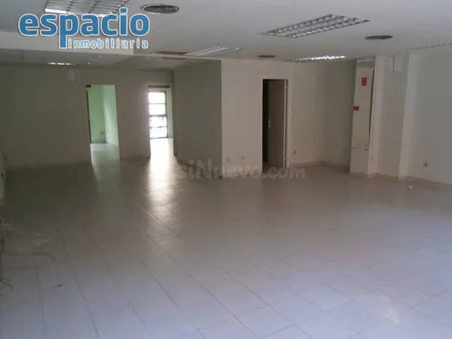SE VENDE O ALQUILA OFICINA EN EL CENTRO DE PONFERRADA — 3