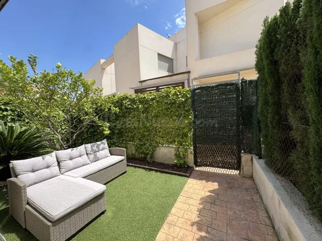 Chalet Adosado de Estilo Moderno en Punta Prima a 200m de la - foto 4