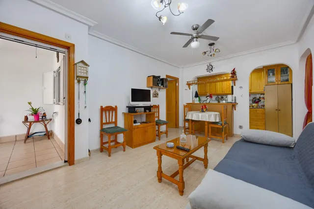 Bungalow de 2 dormitorios y piscina comunitaria en Orihuela Costa — 16