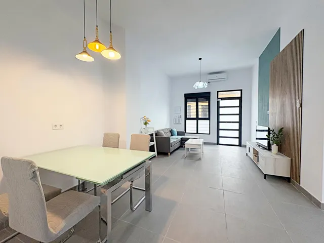PLANTA BAJA TOTALMENTE REFORMADA A 7 MIN. DE LA PLAYA — 7