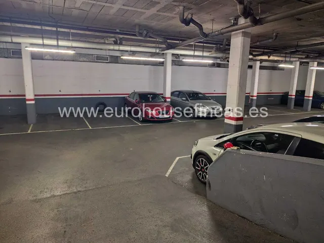 Plaza para furgoneta en la Calle Gavá en la Bordeta!! — 5