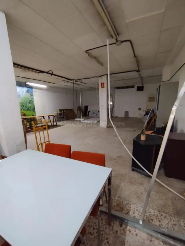 FANTÑSTICO LOCAL COMERCIAL INDUSTRIAL EN CORNELLÑ DEL LLOB - foto 4