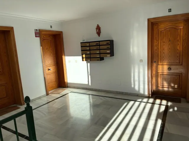 OPORTUNIDAD EN BEL-AIR · BAJO DE 3 DORMITORIOS, 2 BAÑOS, GRAN TERRAZA Y PISCINAS · 2 — 21