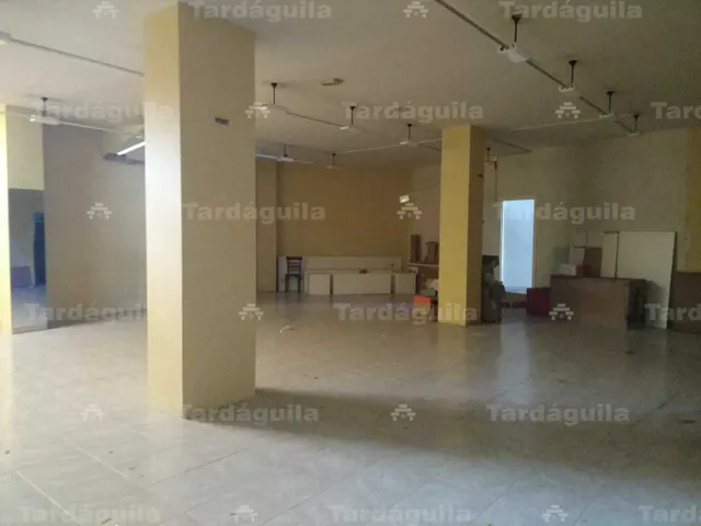 ESTUPENDO LOCAL COMERCIAL EN LA MEJOR ZONA DE LA AVENIDA COMUNEROS — 9