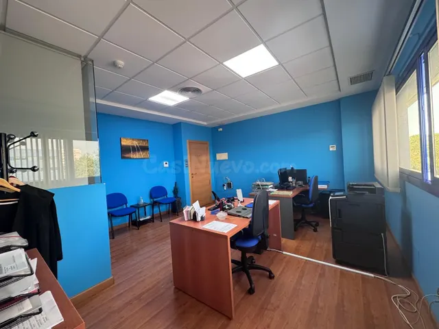 Se vende oficina en zona Merca 80 - foto 3
