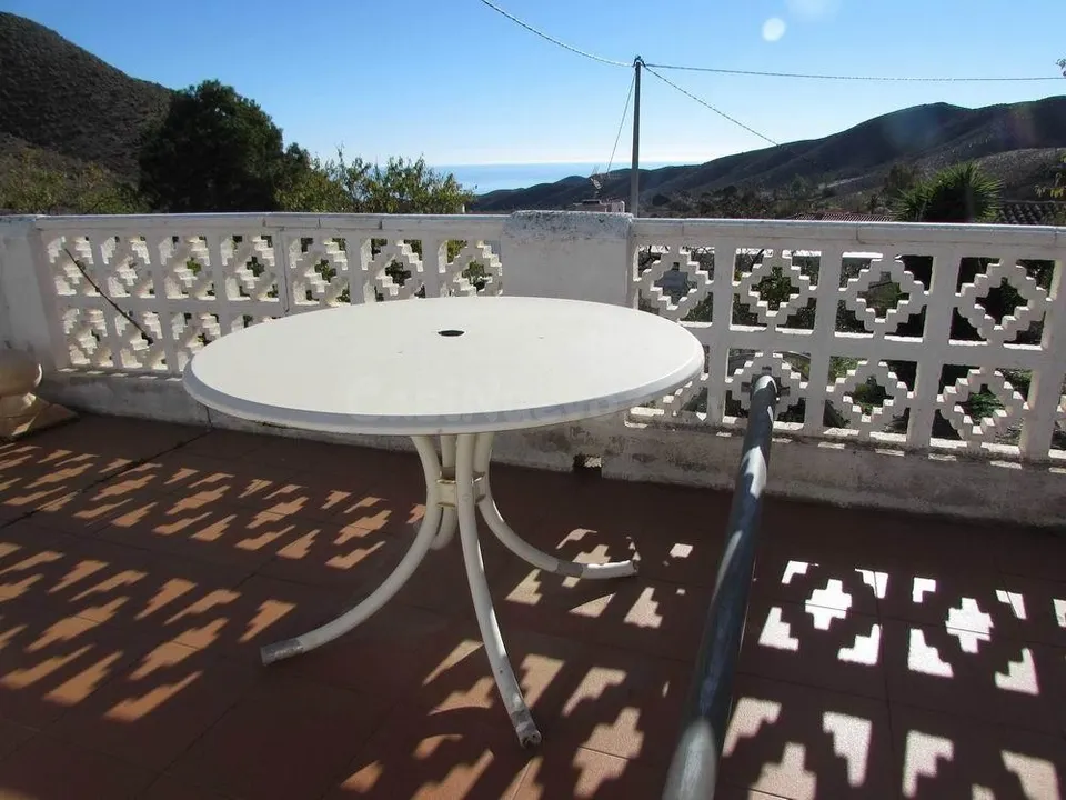 ENCANTADORA CASA DE CAMPO EN CUESTA DE GOS – TRANQUILIDAD, NATURALEZA Y VISTAS AL MAR .