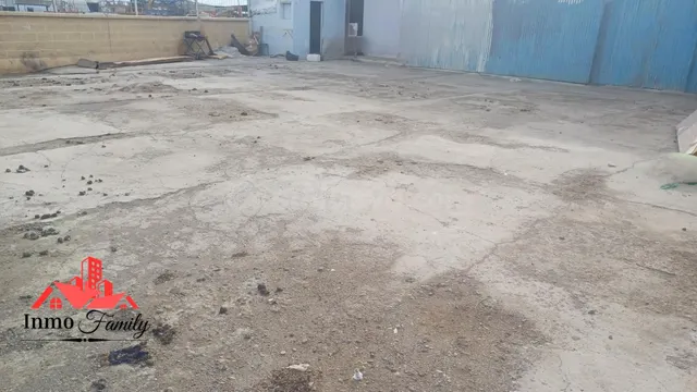 VENTA DE NAVE INDUSTRIAL CON SOLAR. ZONA LA CAÑADA. - foto 4