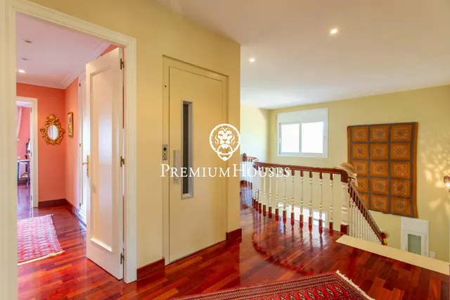 Exclusiva casa con jardín, piscina y espectaculares vistas al mar en Sant Andreu de Llavaneres — 25