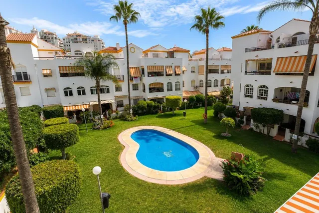 Ático dúplex con terrazas y garaje junto a la playa — 22
