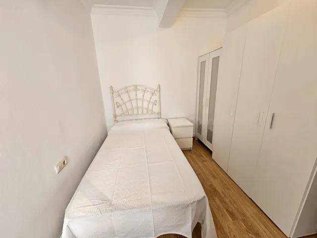 OPORTUNIDAD. ESTUDIANTES 2026-2027!!! SE ALQUILAN habitacion - foto 2