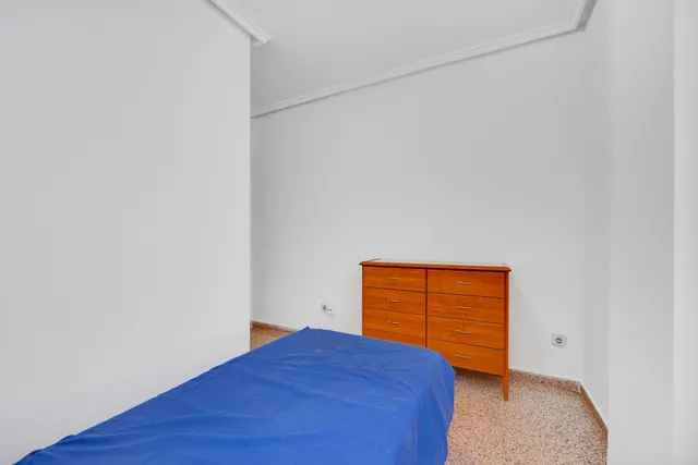 4 Dormitorios 2 baños  vivienda grande — 20