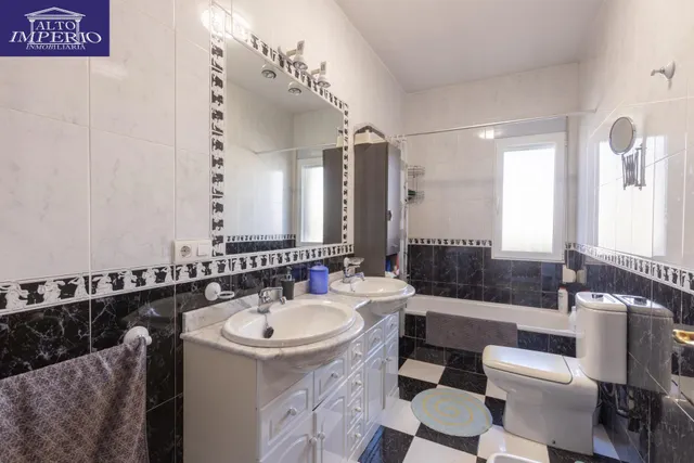Casa en Armilla con terraza, patio y amplia cochera — 29