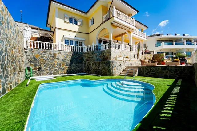 Elegante villa de 4 dormitorios en Arguineguín | Vistas panorámicas al mar, gran parcela y un potencial excepcional! — 3