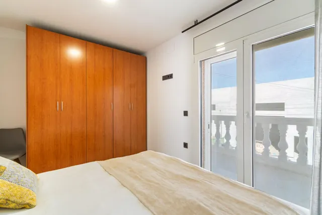 Casa adosada impecable de 4 dormitorios, placas solares y excelente ubicación en Empuriabrava. — 36