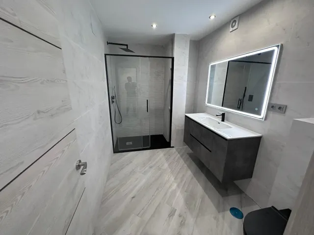 amplio piso reformado  a tan solo 150 metro de la playa la malaguerta — 12