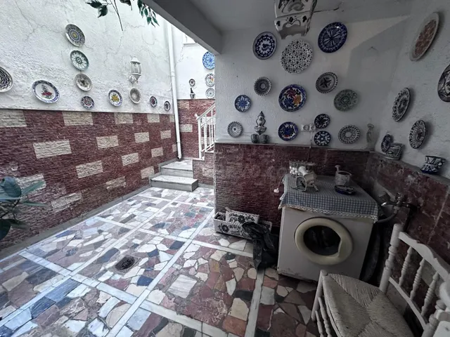 Oportunidad en Monóvar: amplia casa de 4 habitaciones y 2 baños — 2