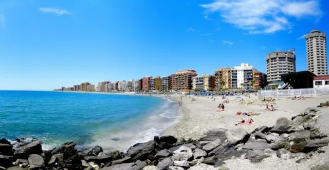 APARTAMENTO A LA VENTA EN FUENGIROLA, CON EXCELENTES VISTAS AL MAR MEDITERRANEO. — 43