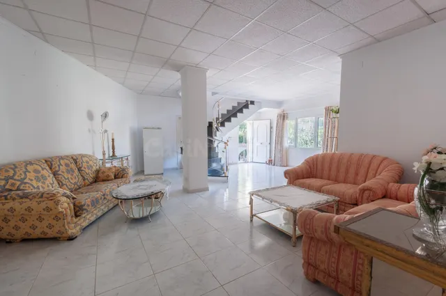 Amplia villa con vistas panorámicas al mar y pista de tenis privada en Calpe — 3