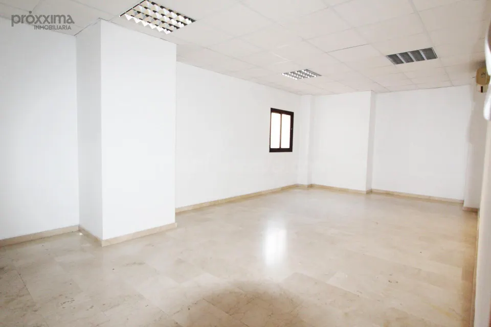 ¡Oficina ideal de 35 m2 junto a la Avda. de las Ciencias, Sevilla Este!