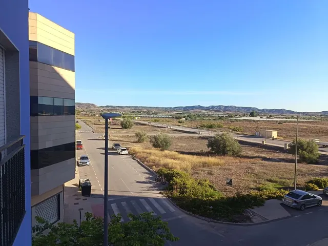 SE VENDE PISO PARA ENTRAR A VIVIR A 20 MINUTOS DE ALICANTE,  - foto 2