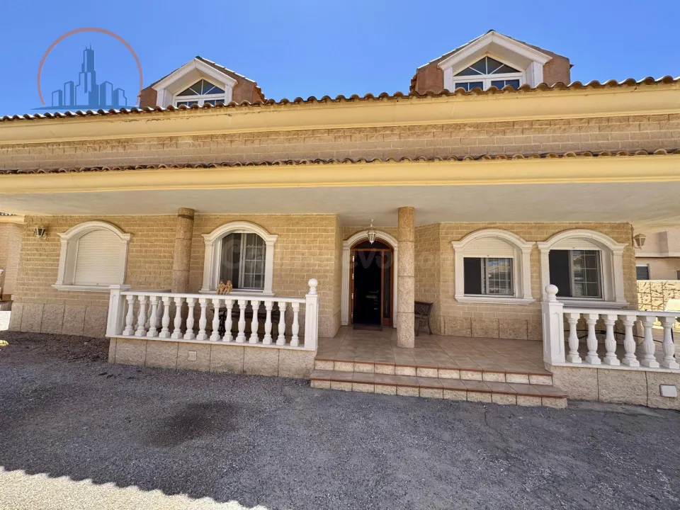 IMPRESIONANTE CHALET FAMILIAR EN LOS NIETOS – MAR MENOR