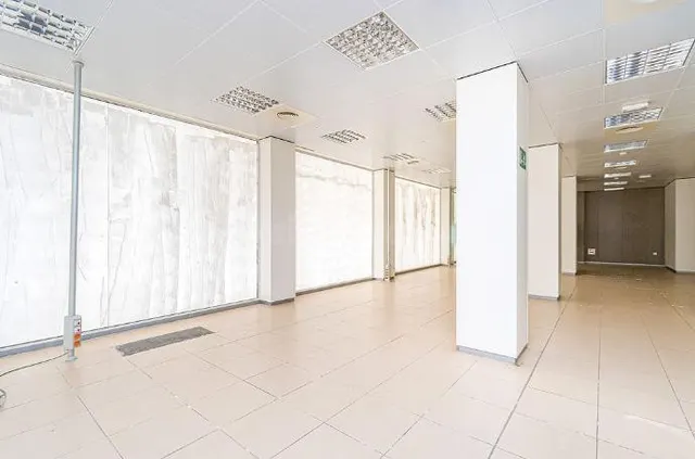 Local comercial 418m² en alquiler - Gran avenida - foto 5