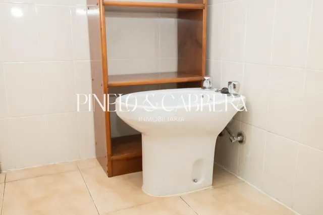 Piso en venta con terraza y ascensor en calle madrid — 44
