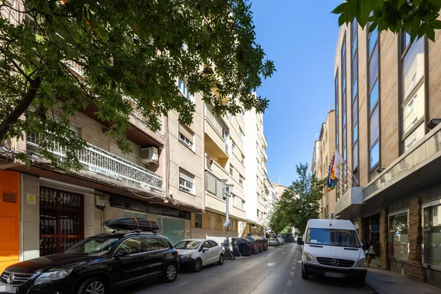 ESPECTACULAR PISO DE 4 DORMITORIOS EN PEDRO ANTONIO DE ALARCÓN 9 — 33