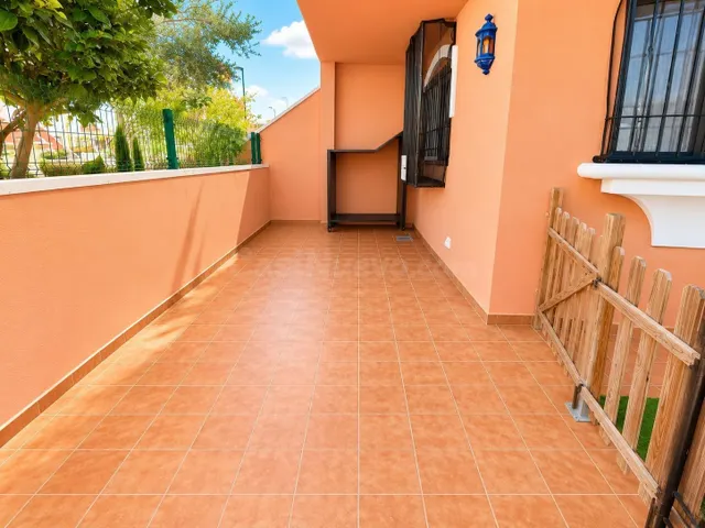 Preciosa planta baja en Señorio de Roda - foto 2