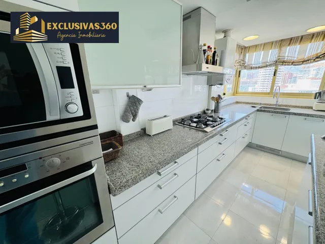 Piso de lujo en primera línea de playa Levante con 3 habitaciones y 2 baños. Exclusivas360 Benidorm — 25
