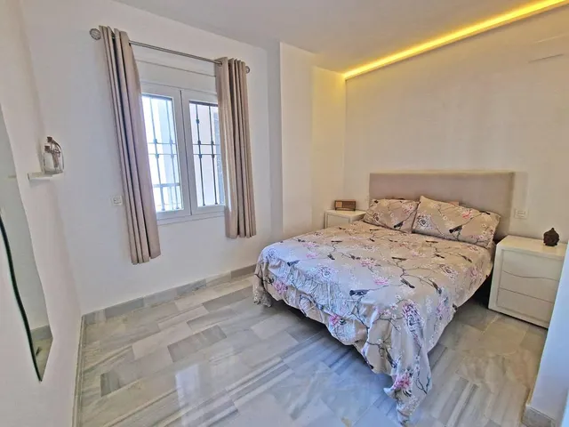 APARTAMENTO 3 DORMITORIOS CALAHONDA — 28